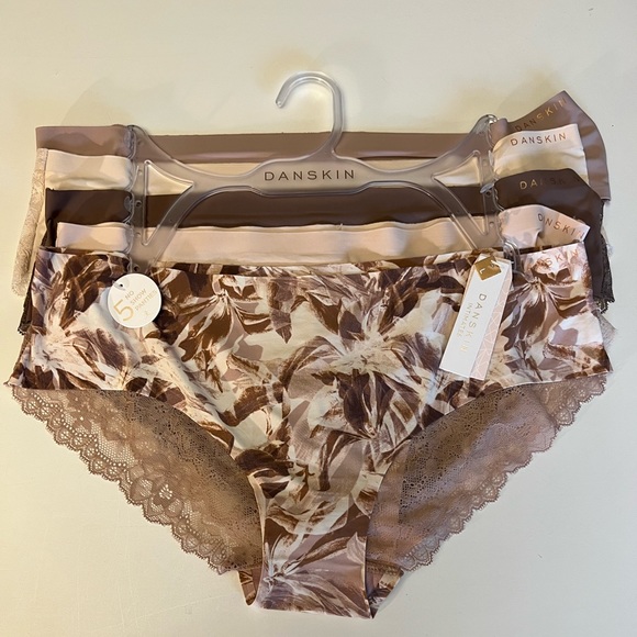 Danskin Intimates & Sleepwear Danskin Lace Back No Show Panties New